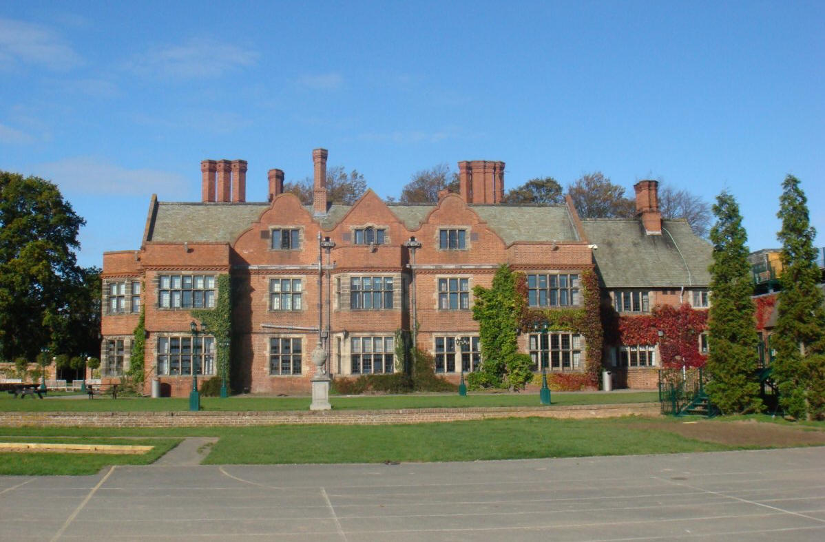 Queen Ethelburgas College | Large Group Campus to Rent, York